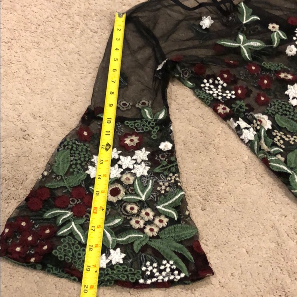 🔆Gorgeous Shein embroidered top, size Small, NEW - Picture 8 of 8